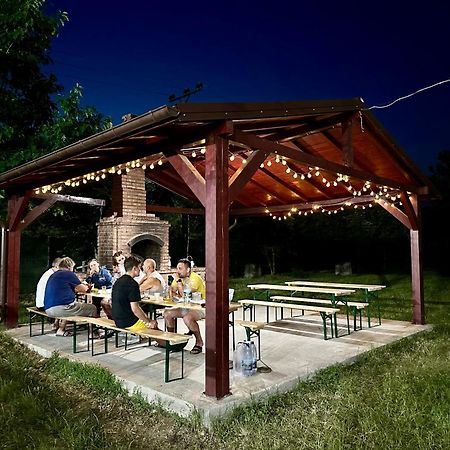 Hostel Horia Plopeni Екстер'єр фото