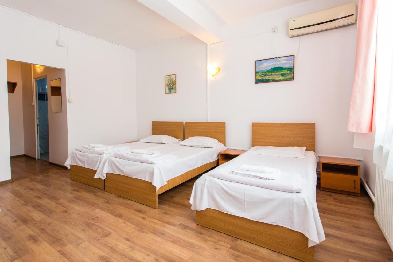 Hostel Horia Plopeni Екстер'єр фото