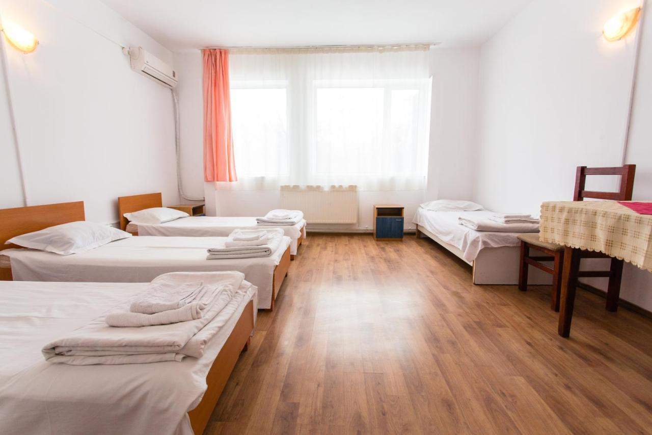Hostel Horia Plopeni Екстер'єр фото