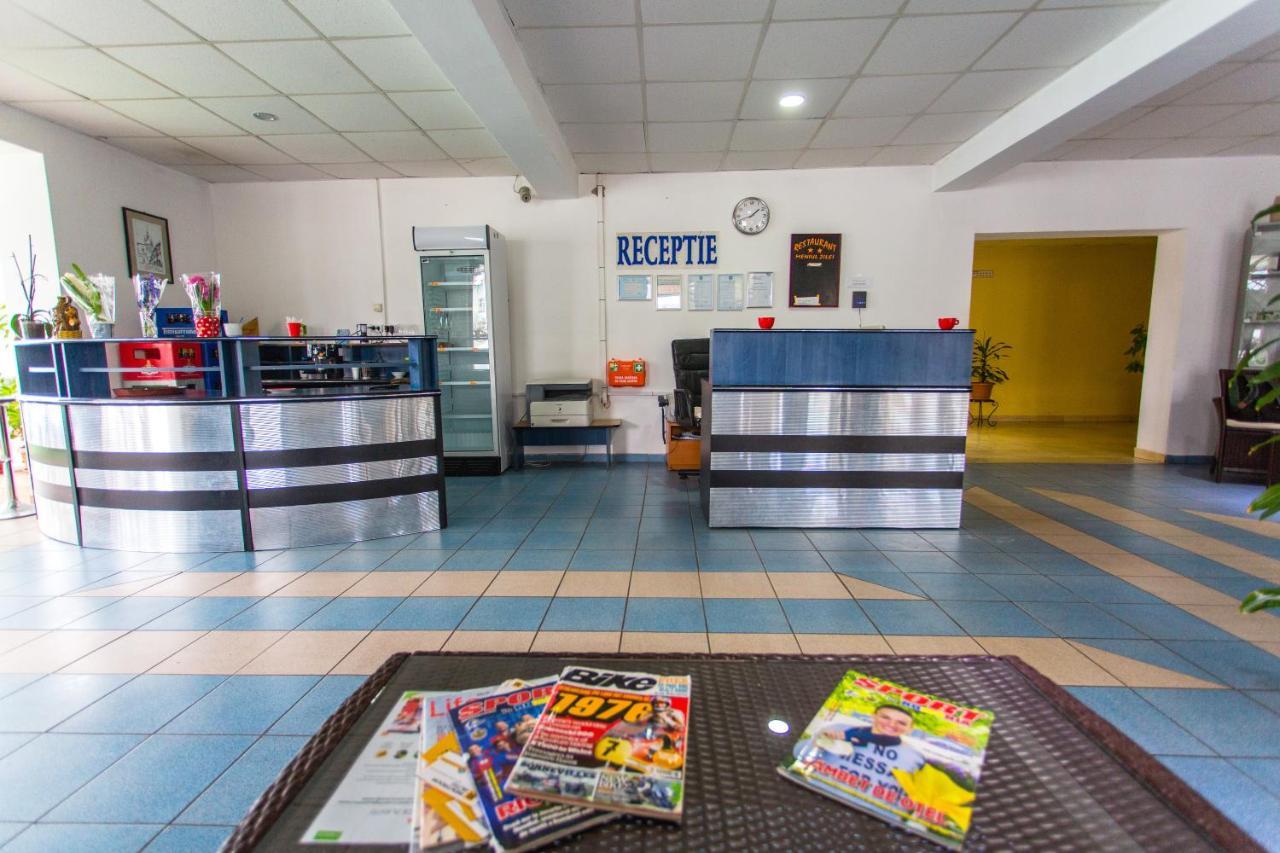 Hostel Horia Plopeni Екстер'єр фото