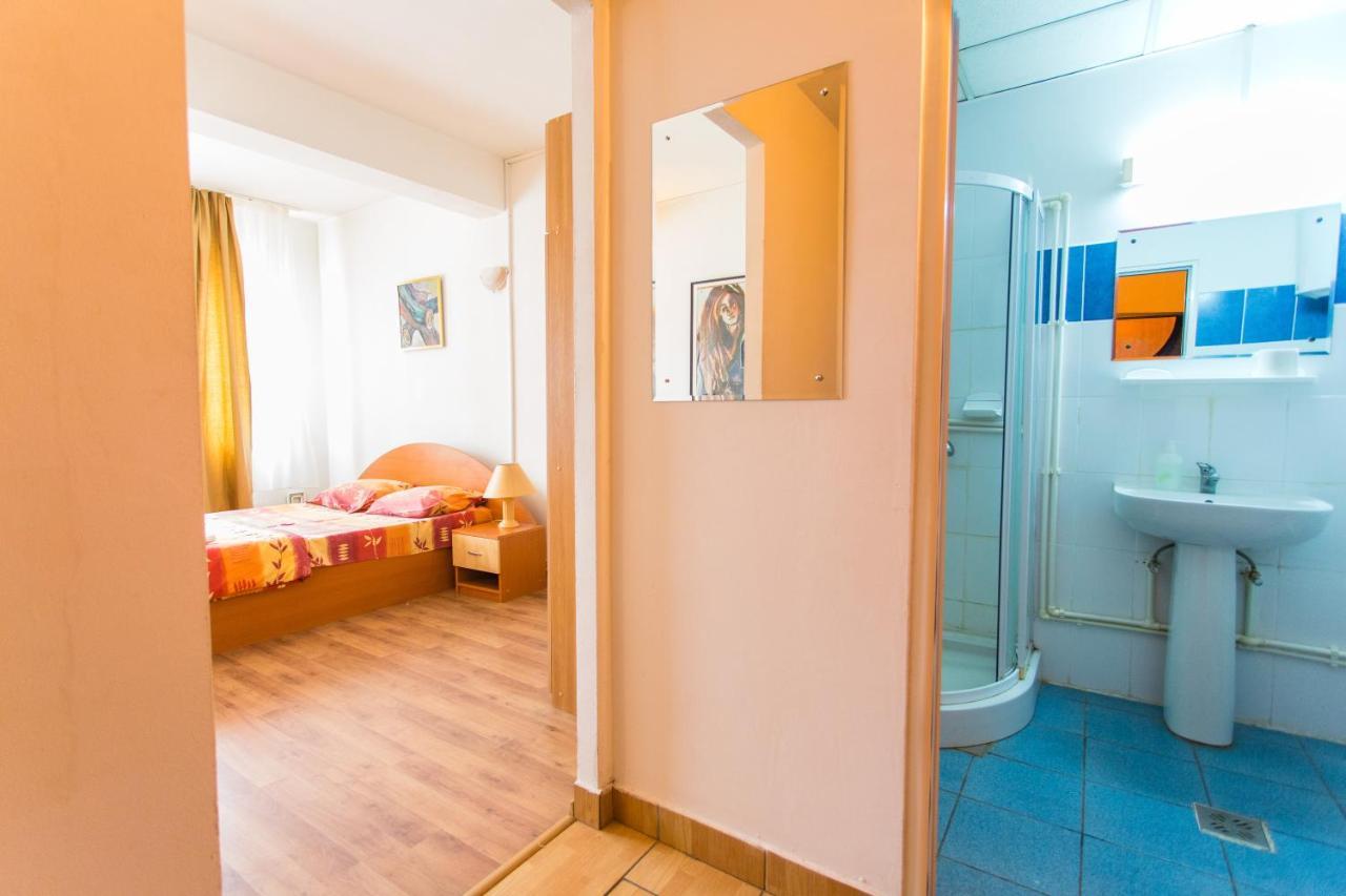 Hostel Horia Plopeni Екстер'єр фото