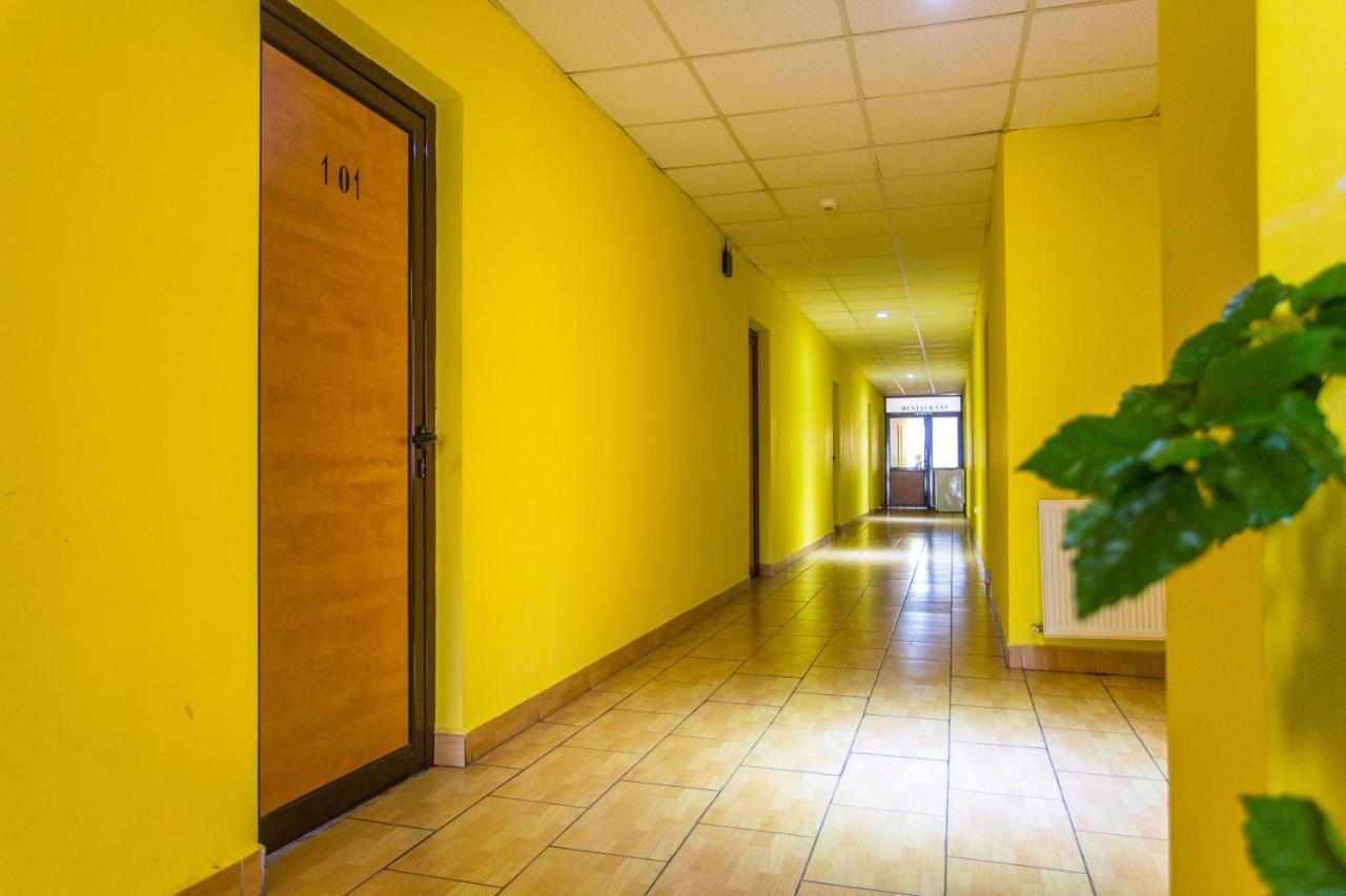 Hostel Horia Plopeni Екстер'єр фото