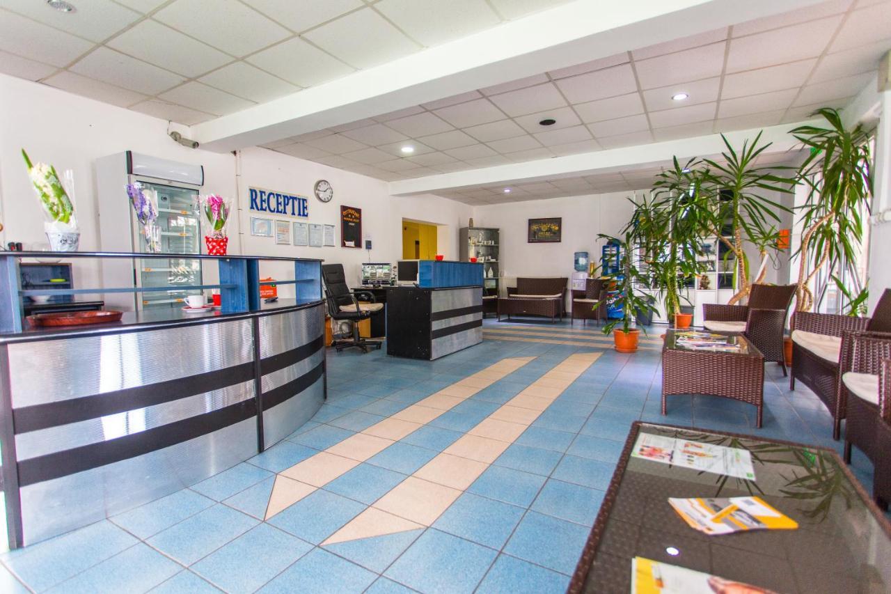 Hostel Horia Plopeni Екстер'єр фото