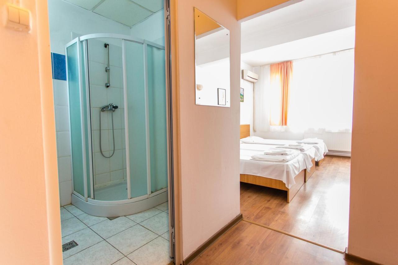 Hostel Horia Plopeni Екстер'єр фото