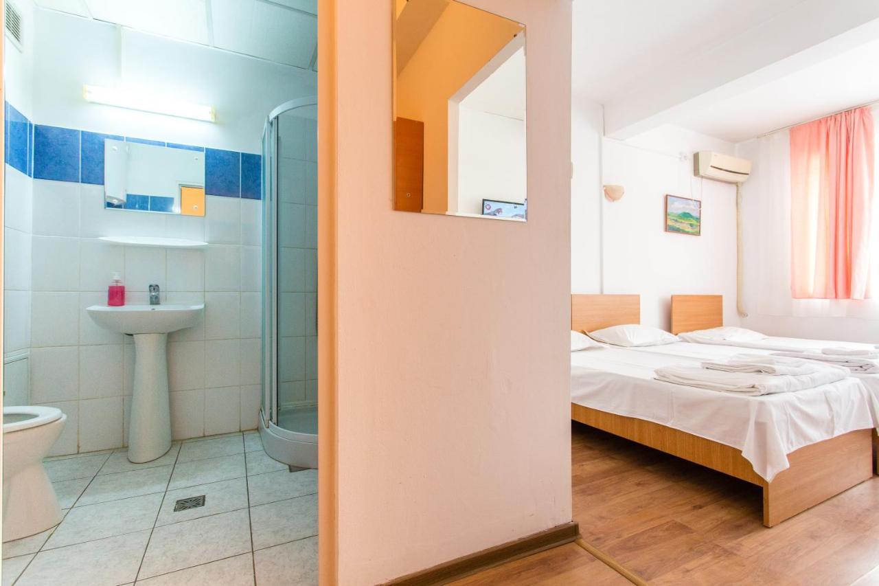 Hostel Horia Plopeni Екстер'єр фото