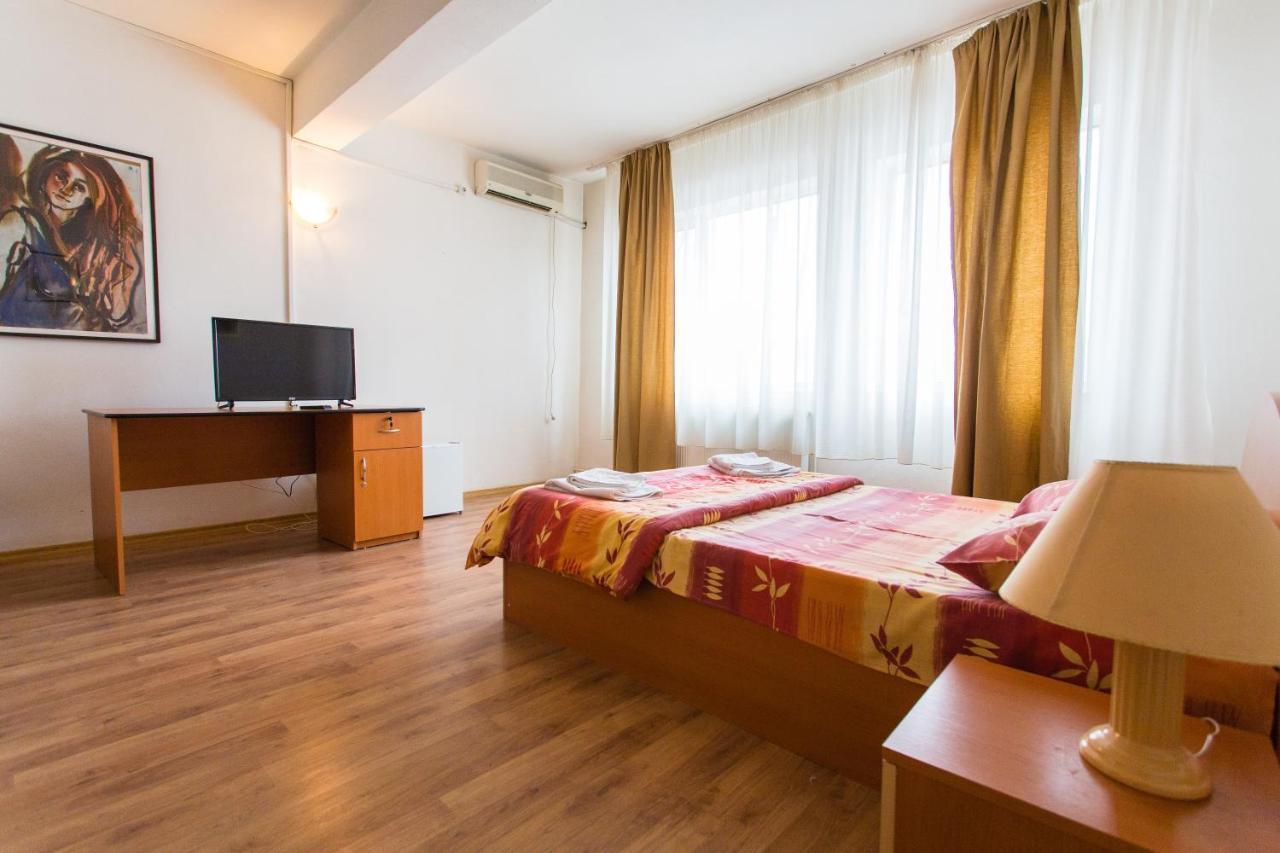 Hostel Horia Plopeni Екстер'єр фото