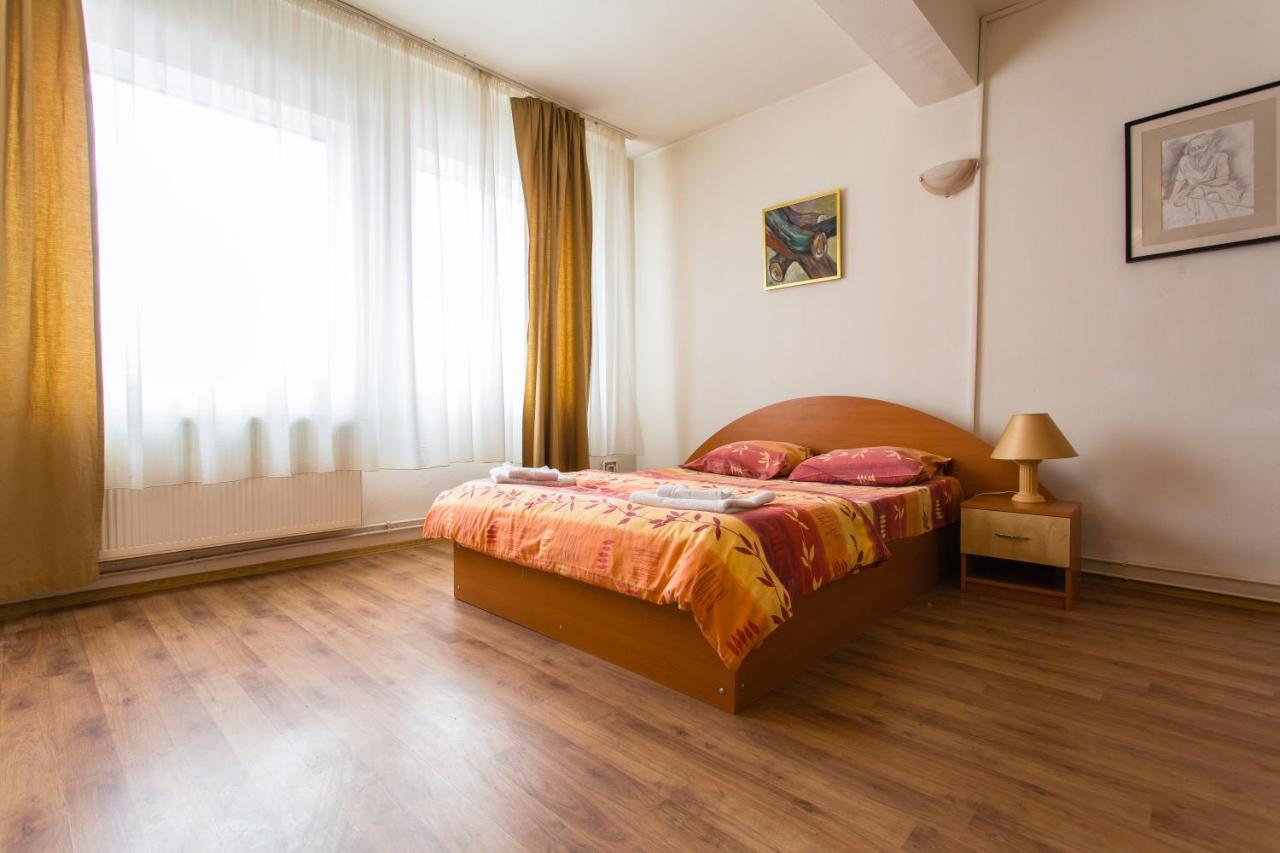 Hostel Horia Plopeni Екстер'єр фото