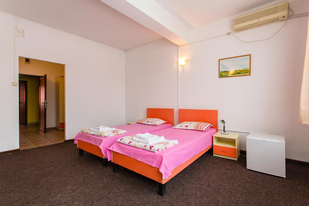 Hostel Horia Plopeni Екстер'єр фото